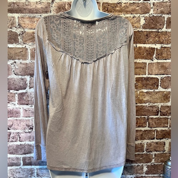 blouse - Picture 2 of 9